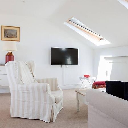 Spacious 3 Bedroom Flat With Terrace London Exteriör bild