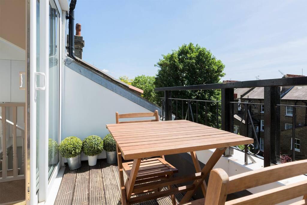 Spacious 3 Bedroom Flat With Terrace London Exteriör bild