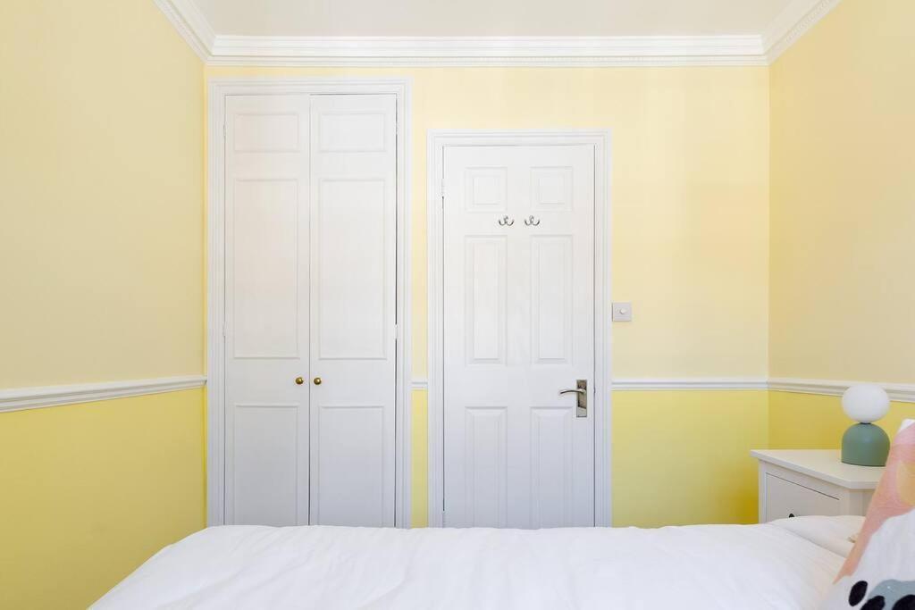 Spacious 3 Bedroom Flat With Terrace London Exteriör bild