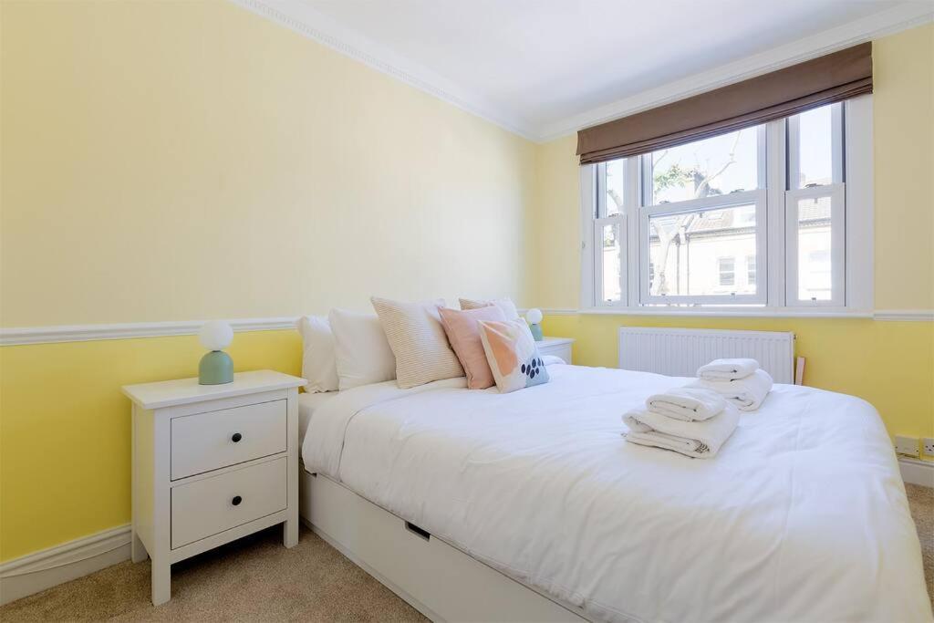 Spacious 3 Bedroom Flat With Terrace London Exteriör bild