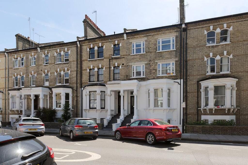 Spacious 3 Bedroom Flat With Terrace London Exteriör bild